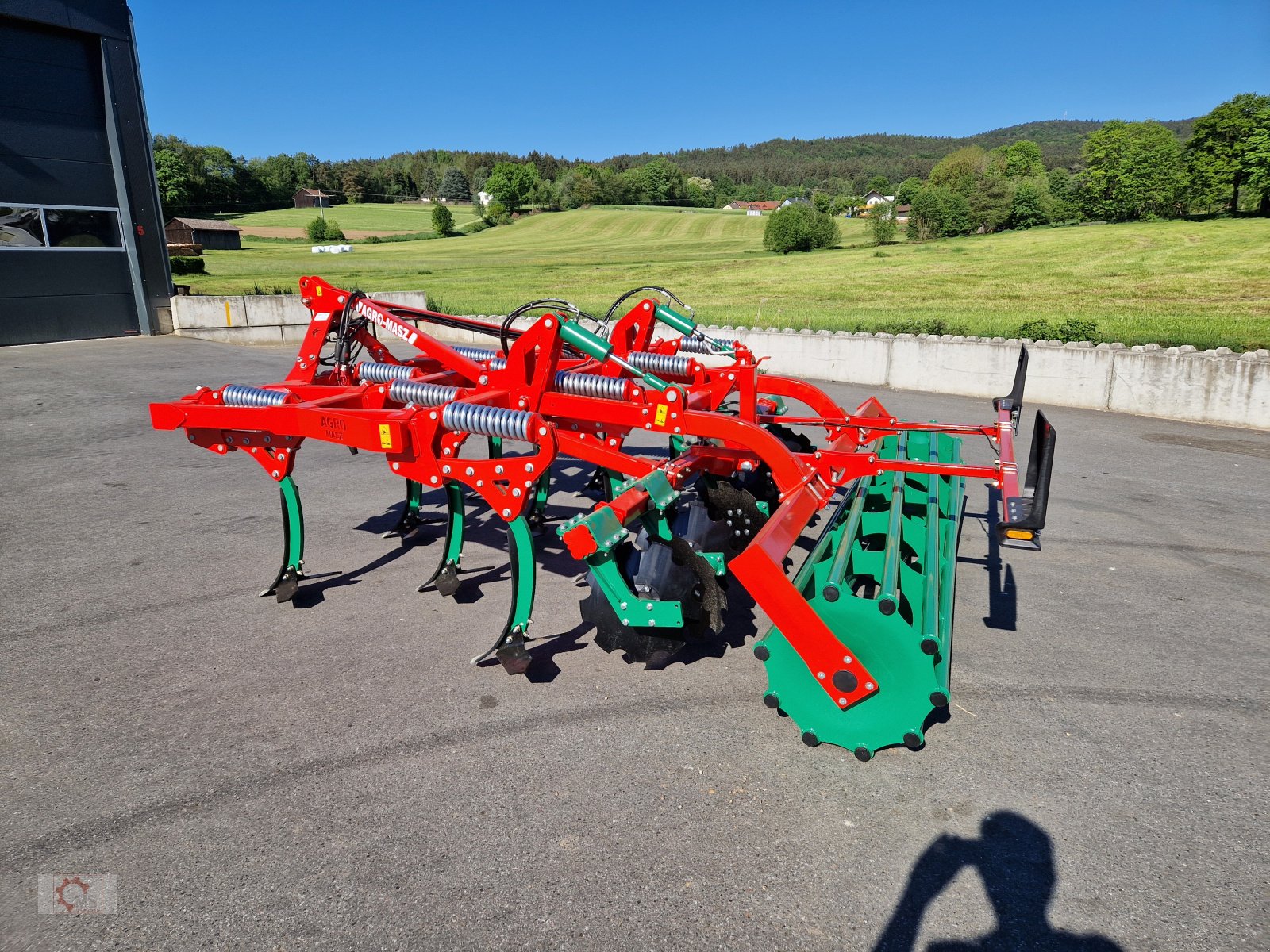 Grubber of the type Agro-Masz Runner 30 Steinsicherung Flügelschare, Neumaschine in Tiefenbach (Picture 2)