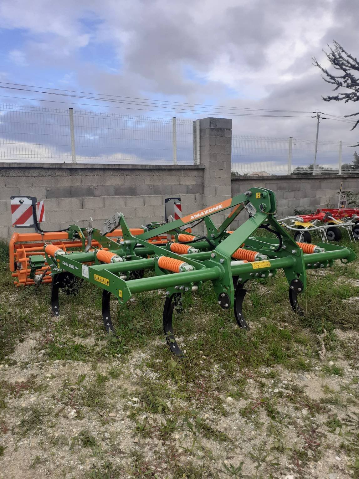 Grubber typu Amazone Déchaumeur à dents CENIO 3000 SUPER Amazone, Gebrauchtmaschine v ROYNAC (Obrázok 1)