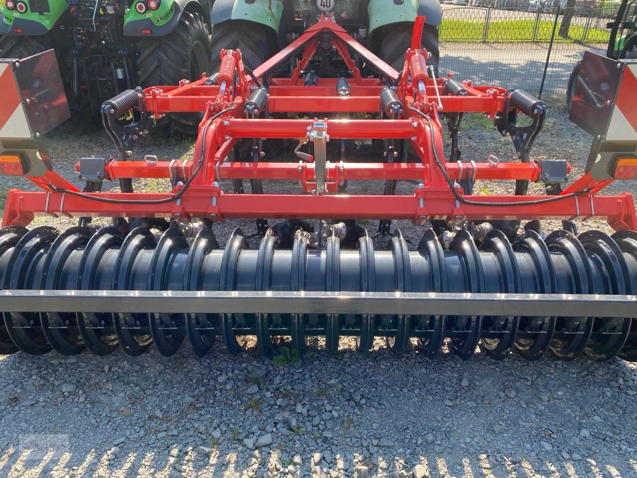 Grubber of the type Kuhn CULTIMER L 300 NS, Neumaschine in Eslohe–Bremke (Picture 3)