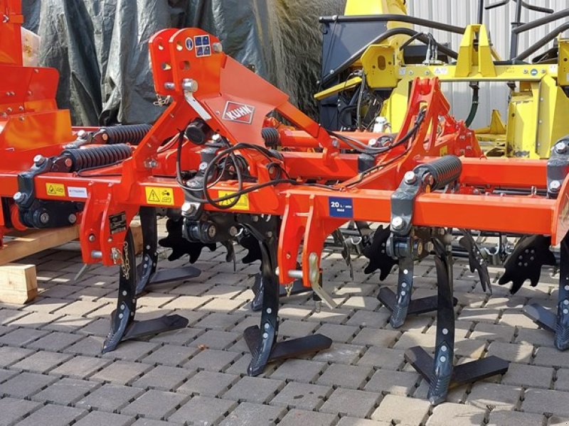 Grubber of the type Kuhn Cultimer M 300 NSM, Ausstellungsmaschine in Ersingen (Picture 1)