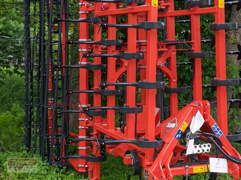 Grubber of the type Kuhn Prolander 500R, Neumaschine in Kirchlauter