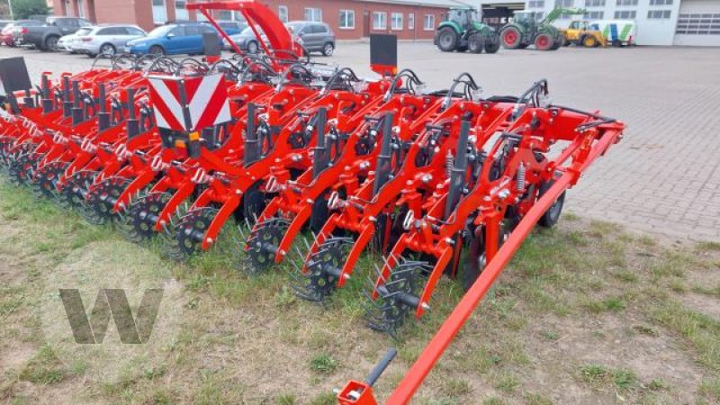 Grubber of the type Kuhn STRIGER 600R, Neumaschine in Jördenstorf (Picture 1)