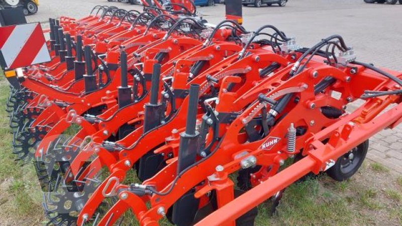 Grubber van het type Kuhn STRIGER 600R, Neumaschine in Jördenstorf (Foto 3)