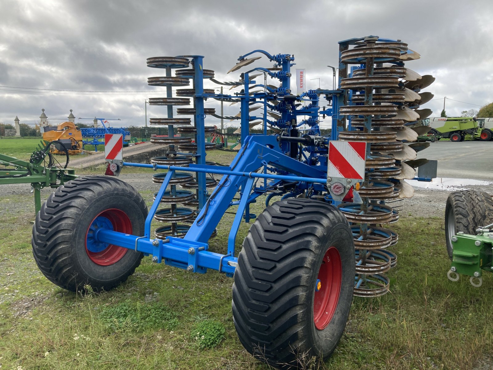 Grubber typu Lemken DECHAUMEUR 10/500 KUA, Gebrauchtmaschine v ST CLEMENT DE LA PLACE (Obrázek 3)