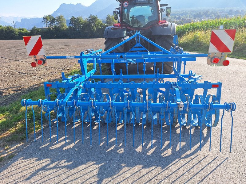 Grubber van het type Lemken Karat 9 / 300 Grubber, Ausstellungsmaschine in Chur (Foto 3)