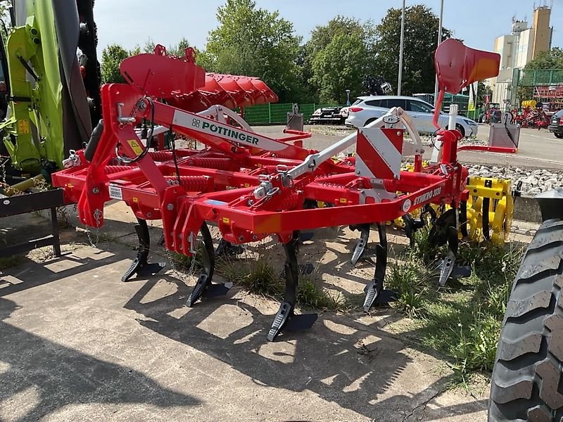 Grubber des Typs Pöttinger SYNKRO 3030 NOVA, Neumaschine in Eppingen (Bild 1)