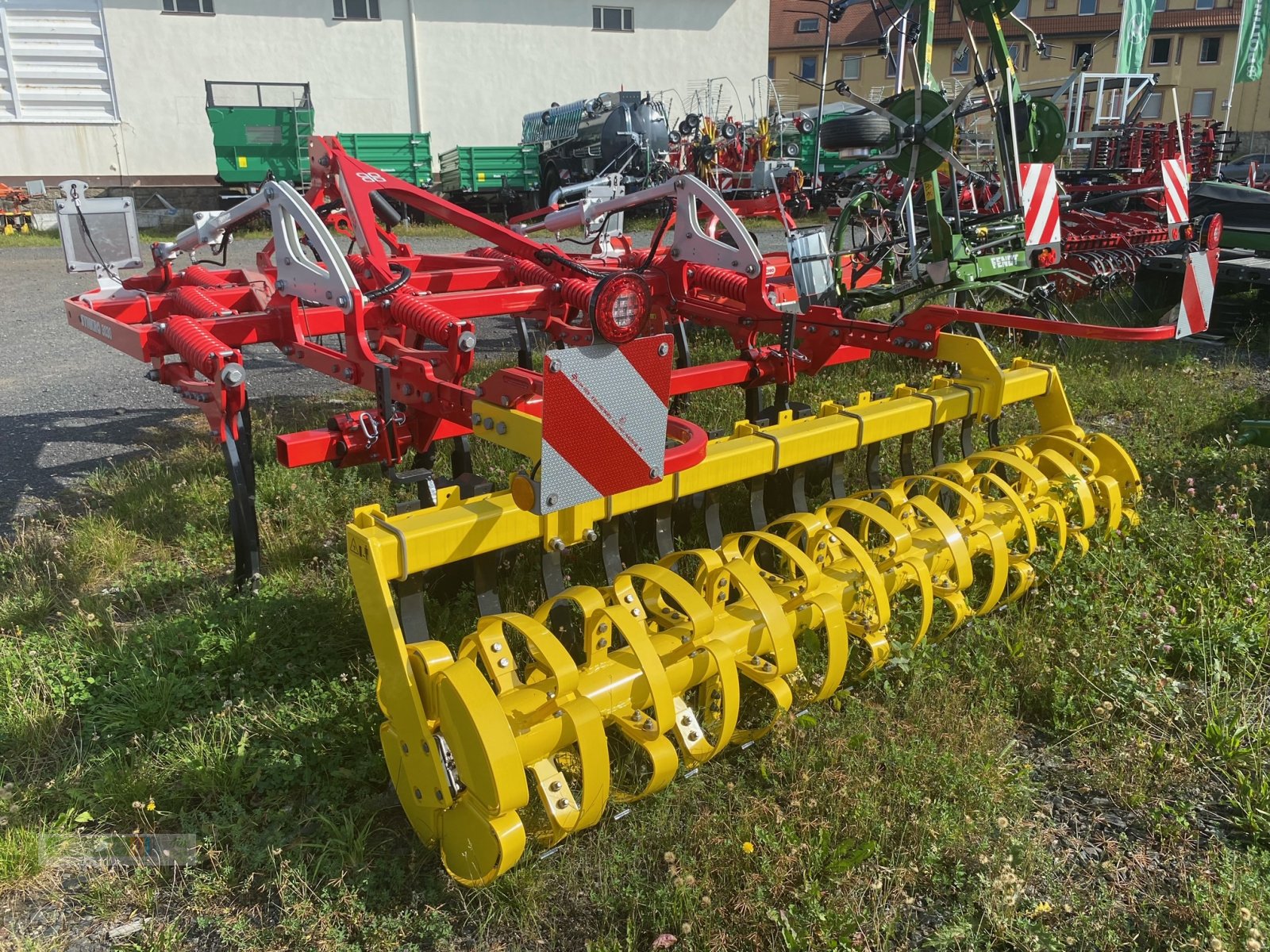 Grubber des Typs Pöttinger Synkro 3030 Nova, Neumaschine in Tirschenreuth (Bild 3)