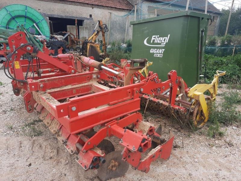 Grubber van het type Pöttinger TERRADISC4000, Gebrauchtmaschine in CHAUMONT (Foto 3)