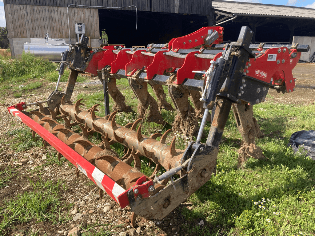 Grubber Türe ait Quivogne 7 DENTS, Gebrauchtmaschine içinde ISIGNY-LE-BUAT (resim 1)