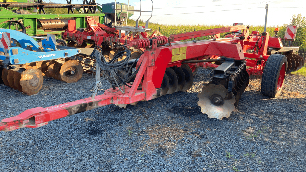 Grubber du type Quivogne DECHAUMEUR A DISQUES, Gebrauchtmaschine en CONDE SUR VIRE (Photo 1)