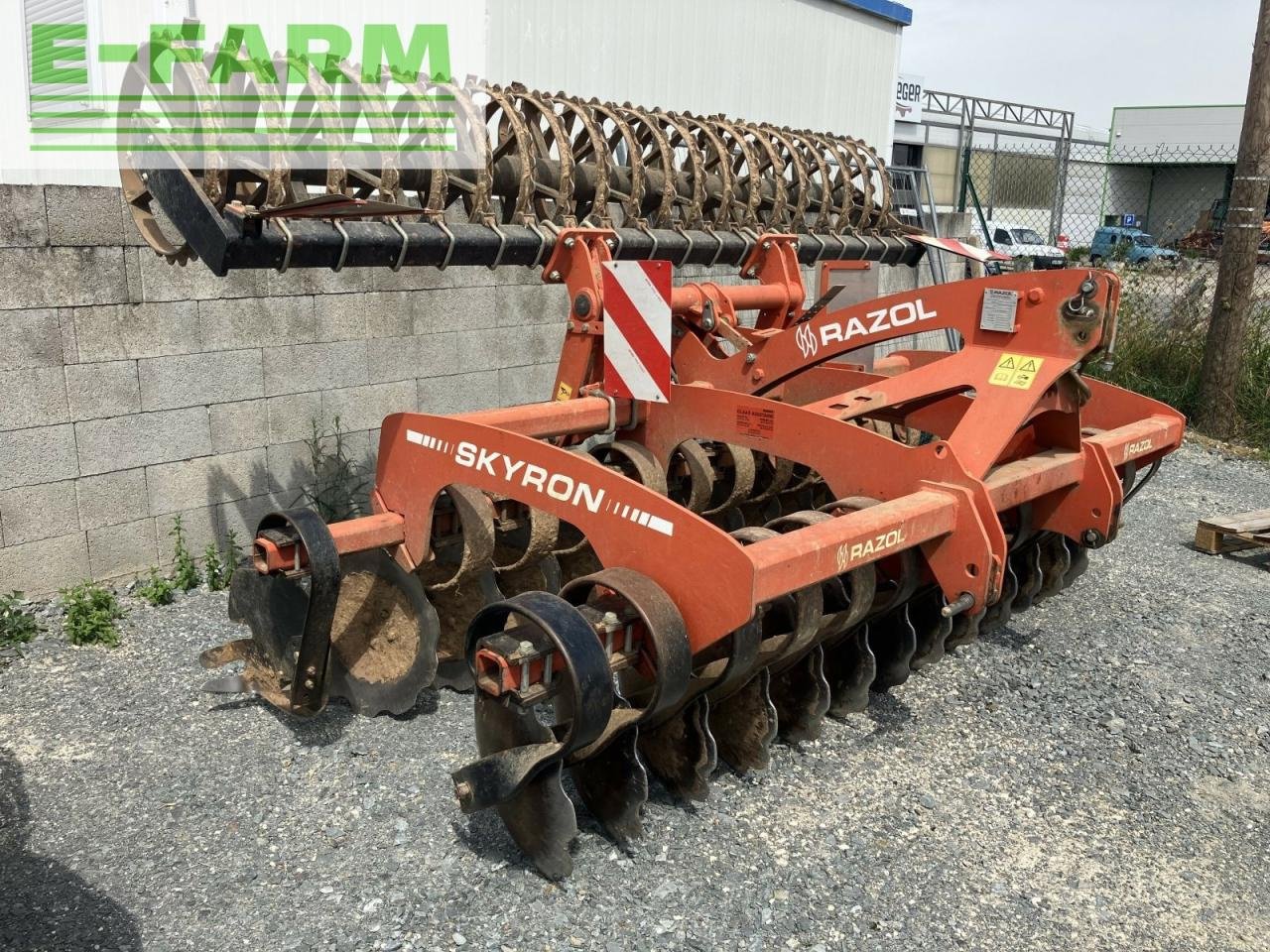 Grubber of the type Razol skyron 350, Gebrauchtmaschine in AILLAS (33 - GIRONDE) (Picture 1)