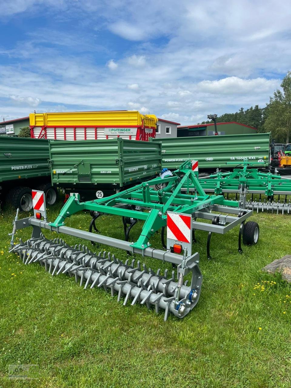 Grubber of the type Sonstige EUM Vibrocat 30 steingesichert, Neumaschine in Wernberg-Köblitz (Picture 2)