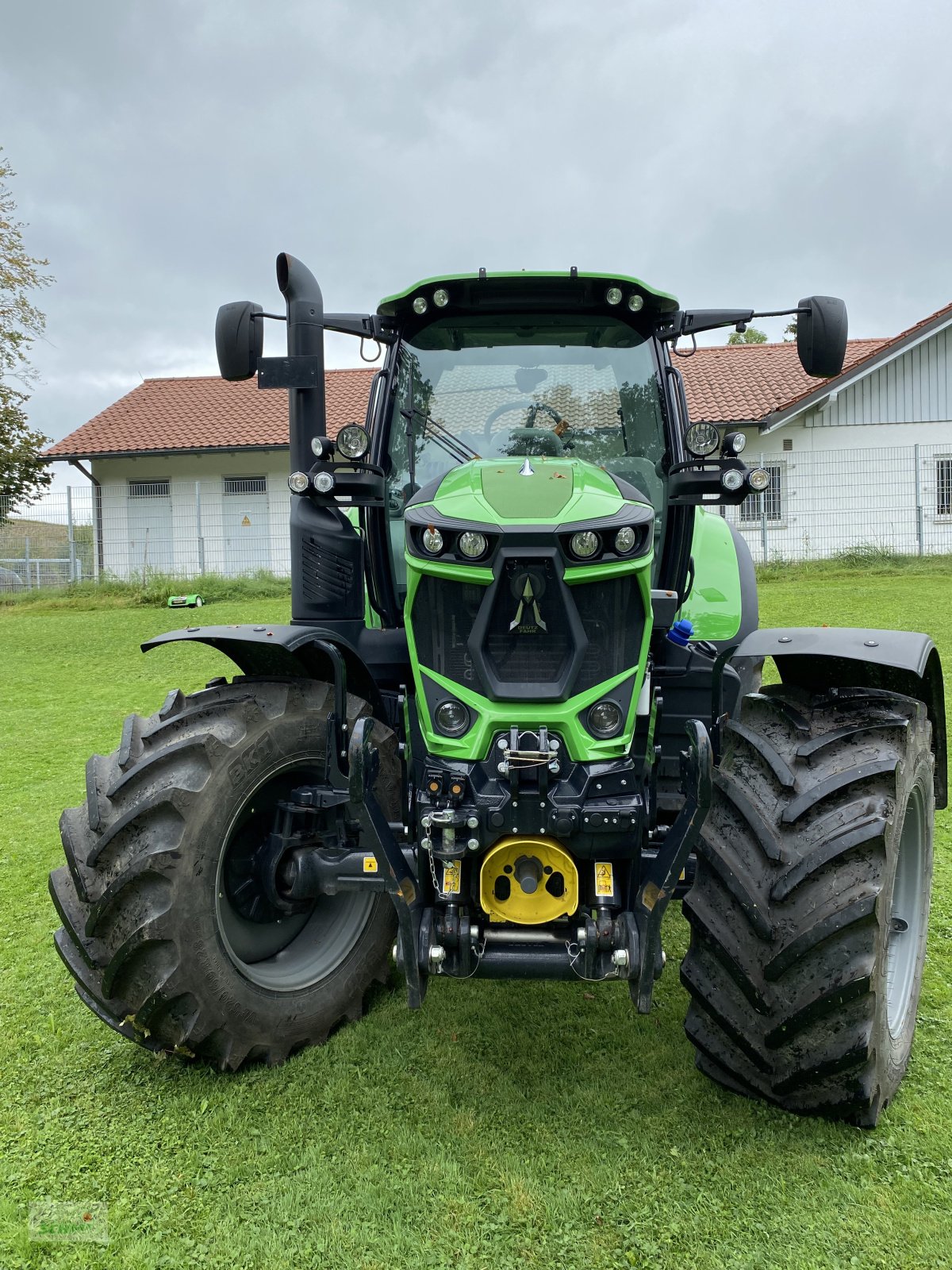 Grünlandtraktor от тип Deutz-Fahr Agrotron 6155.4 Powershift, Gebrauchtmaschine в Marktoberdorf (Снимка 1)