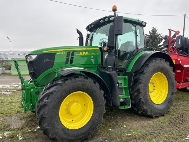 Grünlandtraktor a típus John Deere 6250 R, Gebrauchtmaschine ekkor: Praha (Kép 1)