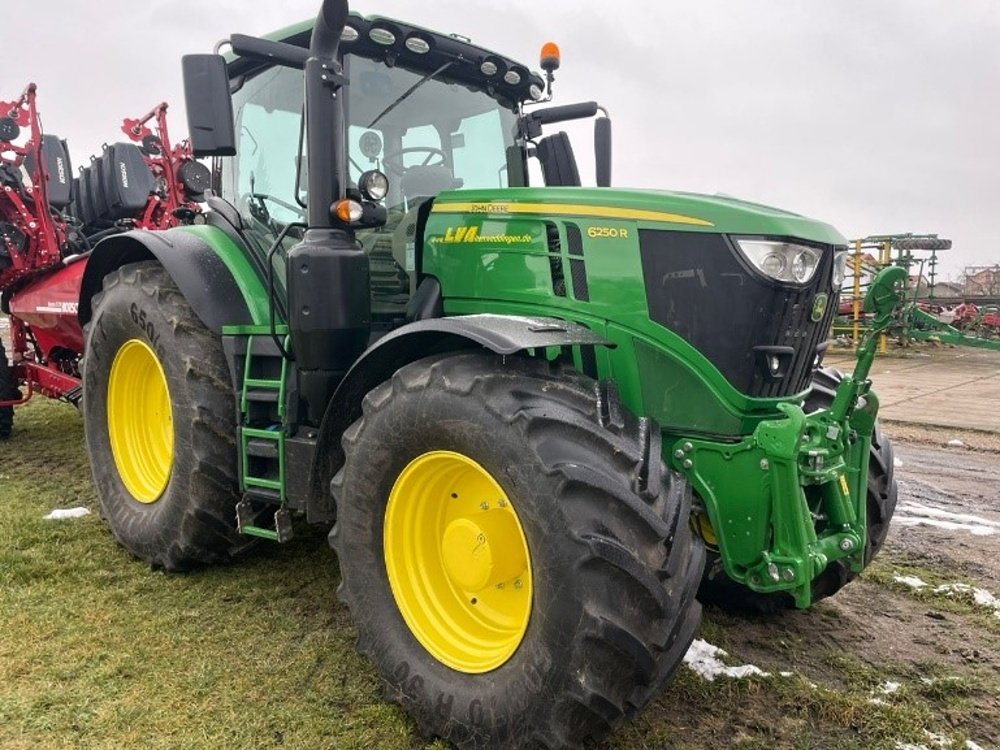 Grünlandtraktor van het type John Deere 6250 R, Gebrauchtmaschine in Praha (Foto 2)