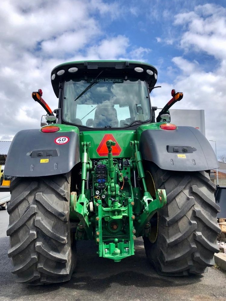 Grünlandtraktor des Typs John Deere 8400 R, Gebrauchtmaschine in Praha (Bild 5)