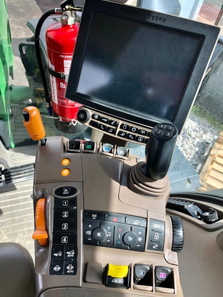 Grünlandtraktor a típus John Deere 8400 R, Gebrauchtmaschine ekkor: Praha (Kép 13)