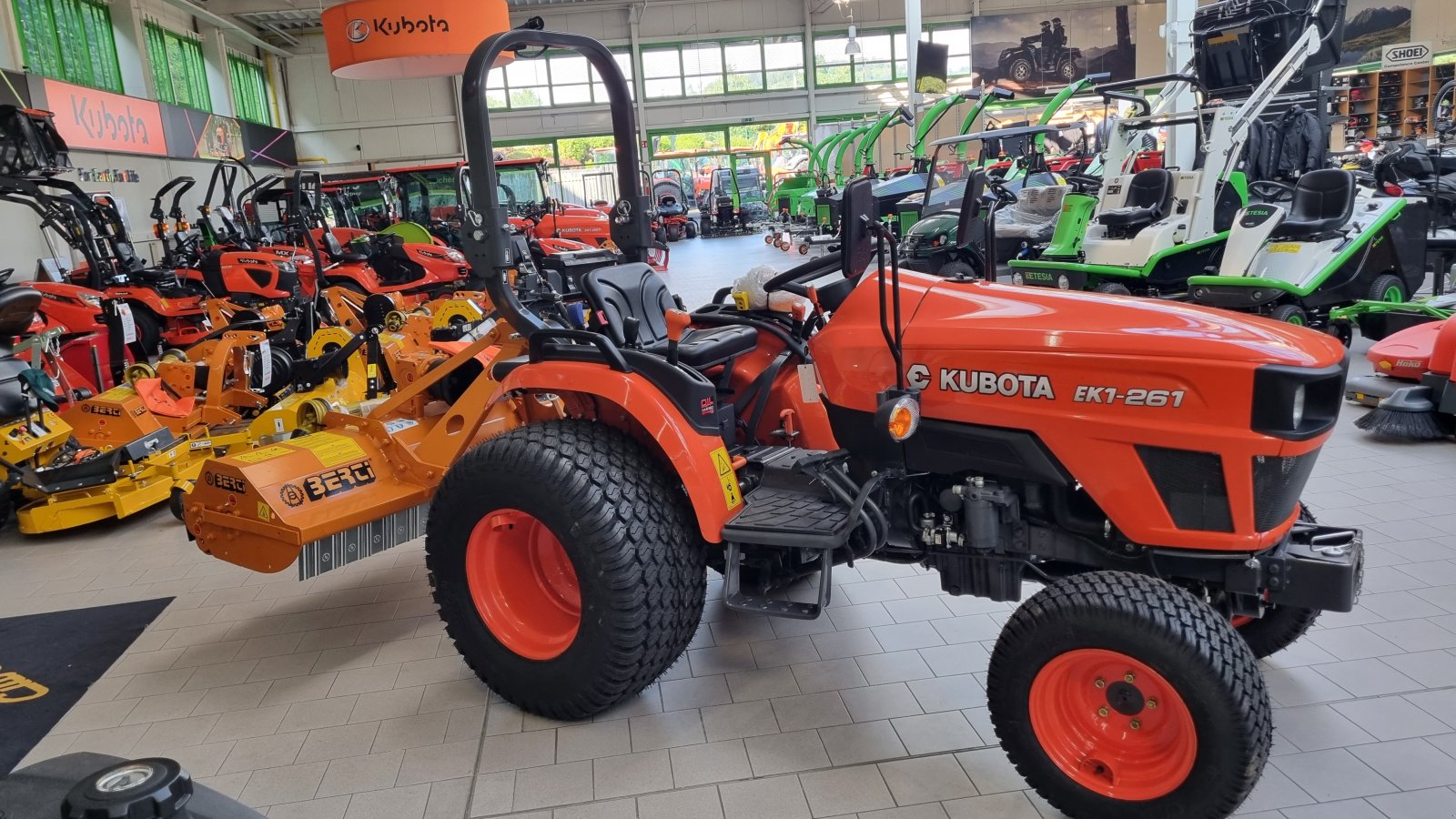 Grünlandtraktor van het type Kubota EK1-261, Neumaschine in Olpe (Foto 4)