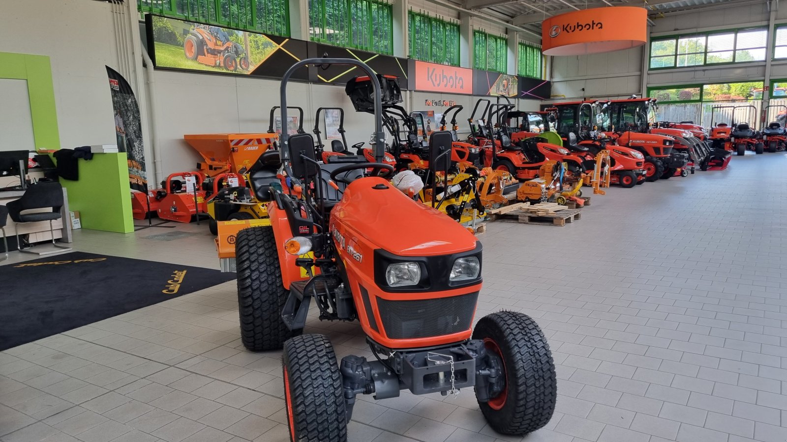 Grünlandtraktor van het type Kubota EK1-261, Neumaschine in Olpe (Foto 5)