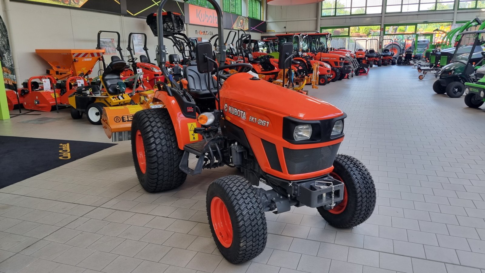 Grünlandtraktor van het type Kubota EK1-261, Neumaschine in Olpe (Foto 7)