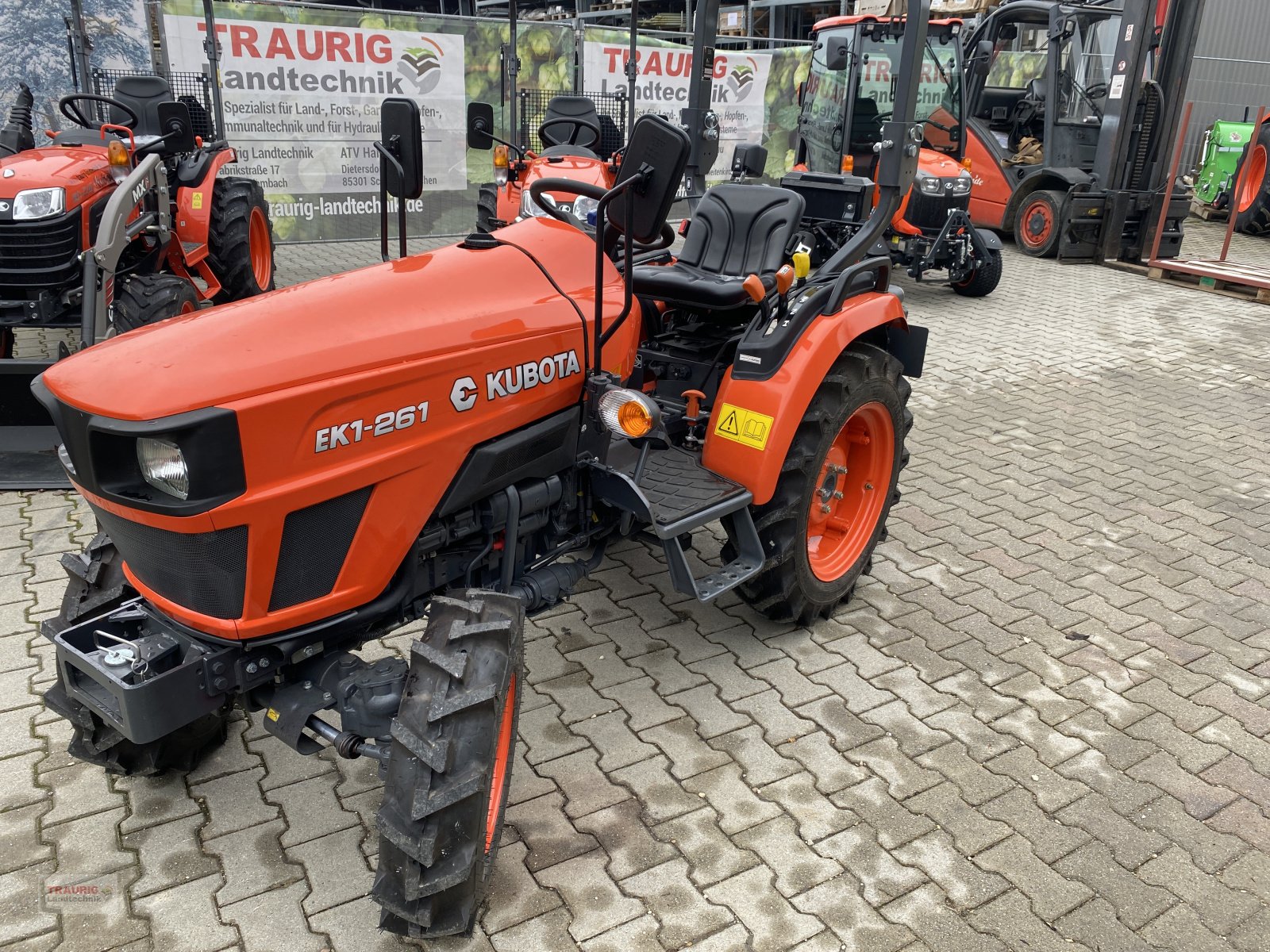 Grünlandtraktor van het type Kubota EK1-261, Neumaschine in Mainburg/Wambach (Foto 1)