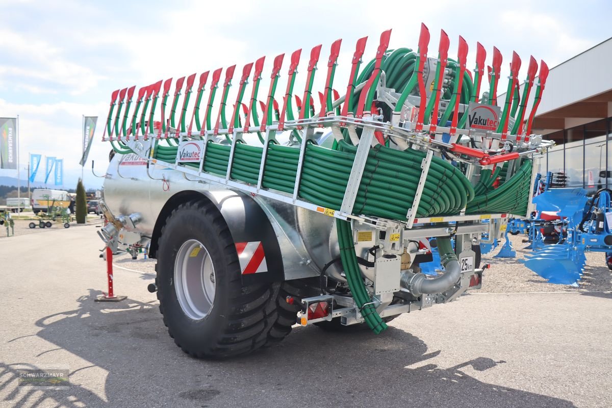 Gülleeinarbeitungstechnik van het type Vakutec Schleppschuh 12/48, Neumaschine in Gampern (Foto 3)