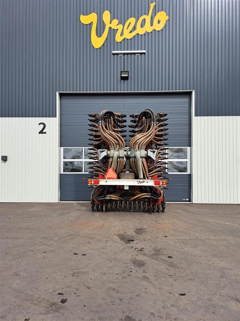 Gülleeinarbeitungstechnik van het type Vredo ZB3 12068 Der er monteret 2 X 2 støttehjul i front., Gebrauchtmaschine in Ulfborg (Foto 4)