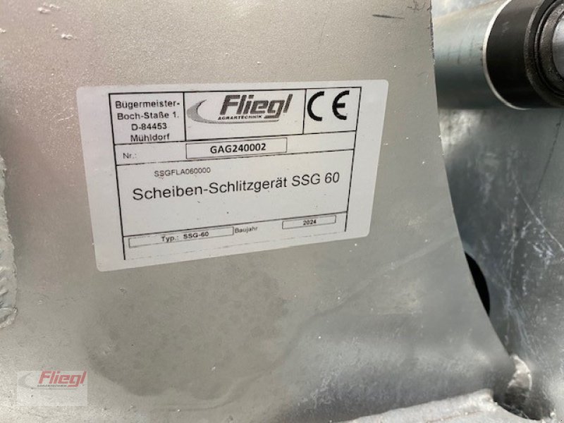 Gülleschlitzgerät of the type Fliegl SSG 60, Neumaschine in Mühldorf (Picture 5)