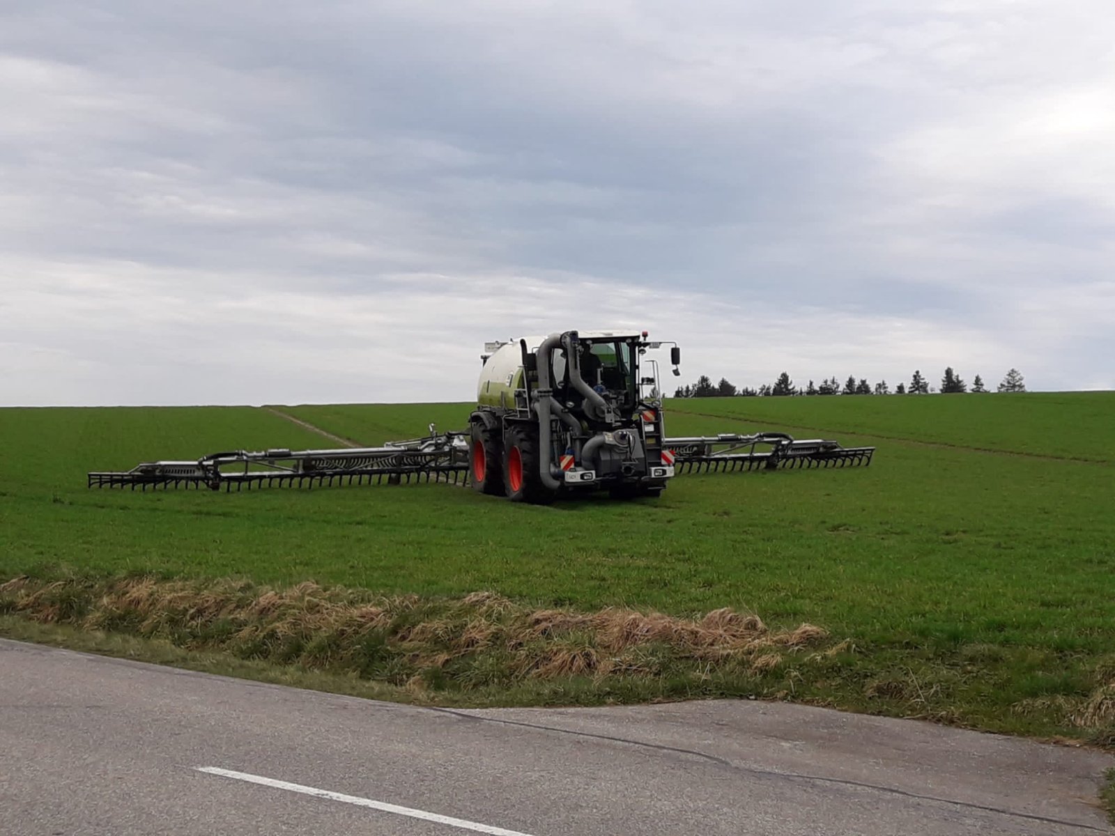 Gülleselbstfahrer des Typs CLAAS Xerion 3800 ST, Gebrauchtmaschine in Hohenpolding (Bild 3)