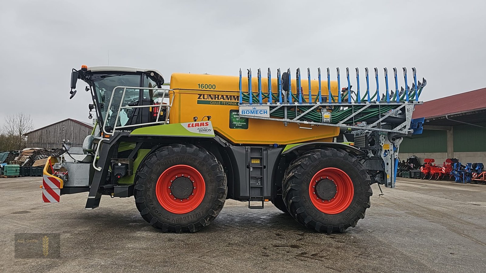 Gülleselbstfahrer of the type CLAAS Xerion 4200 Saddle Trac RTK / BOMECH / Volmer, Gebrauchtmaschine in Eichendorf (Picture 1)