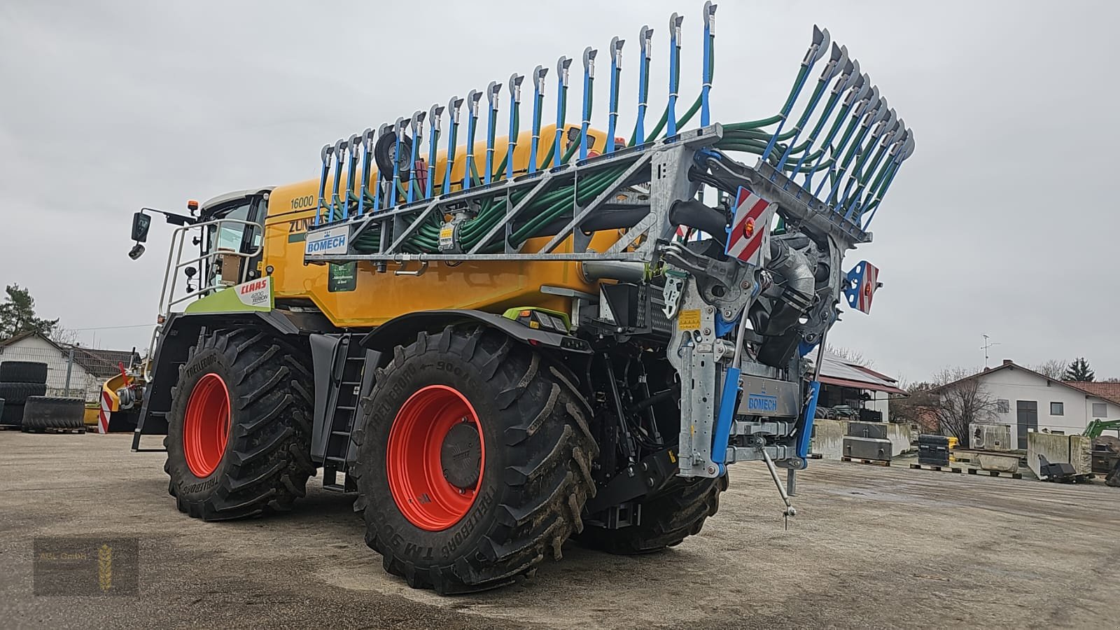 Gülleselbstfahrer of the type CLAAS Xerion 4200 Saddle Trac RTK / BOMECH / Volmer, Gebrauchtmaschine in Eichendorf (Picture 2)