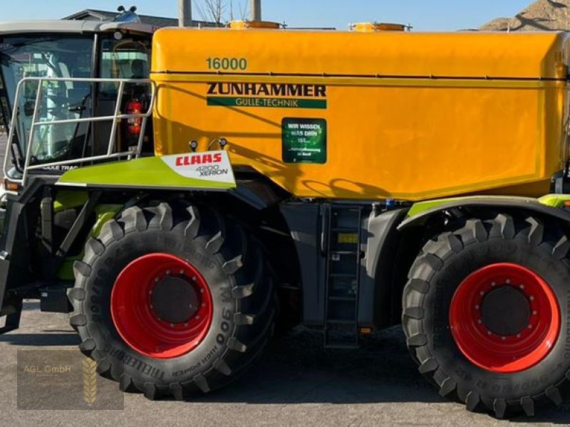 Gülleselbstfahrer du type CLAAS Xerion 4200 Saddle Trac RTK, Gebrauchtmaschine en Eichendorf (Photo 1)