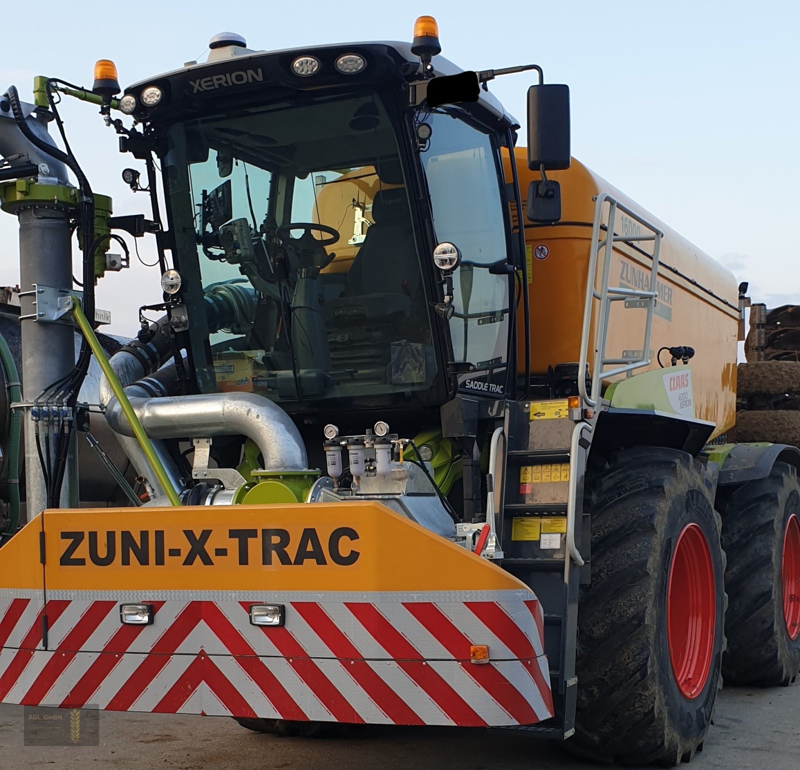 Gülleselbstfahrer des Typs CLAAS Xerion 4200 Saddle Trac RTK, Gebrauchtmaschine in Eichendorf (Bild 3)