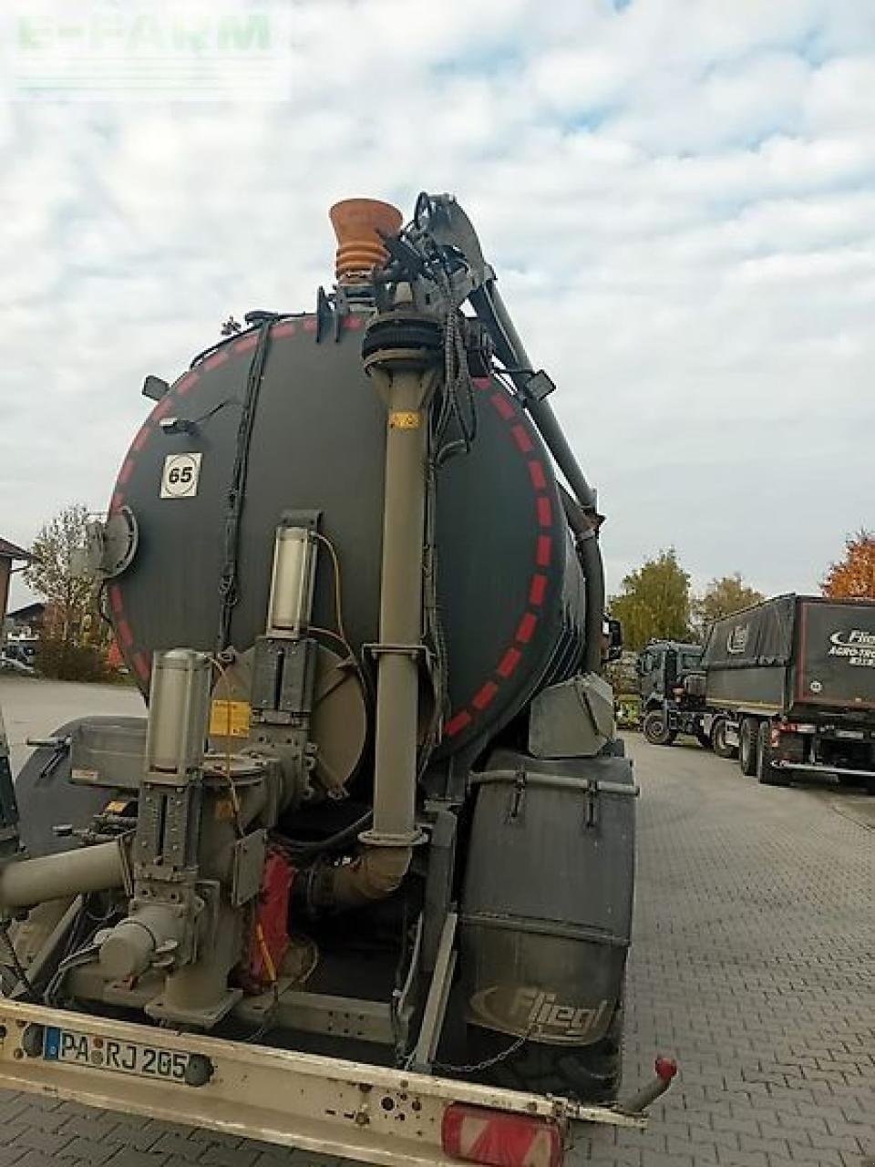 Gülleselbstfahrer tip Fliegl stf 27500 sattel transportfaß, Gebrauchtmaschine in NEUKIRCHEN V. WALD (Poză 3)