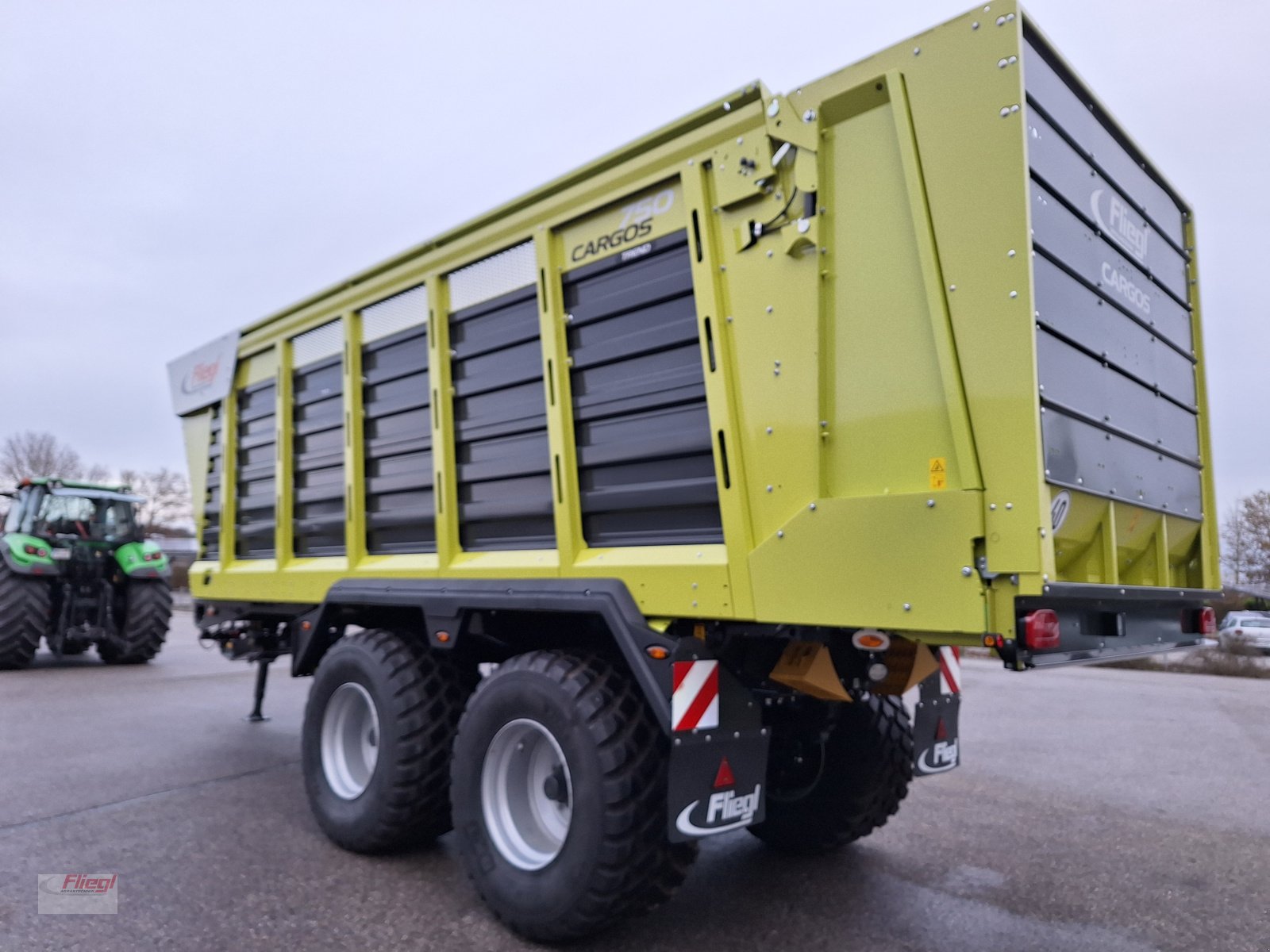 Häcksel Transportwagen des Typs Fliegl CARGOS HTW750Trend-Tandem, Gebrauchtmaschine in Kirchdorf bei Haag (Oberbayern) (Bild 2)