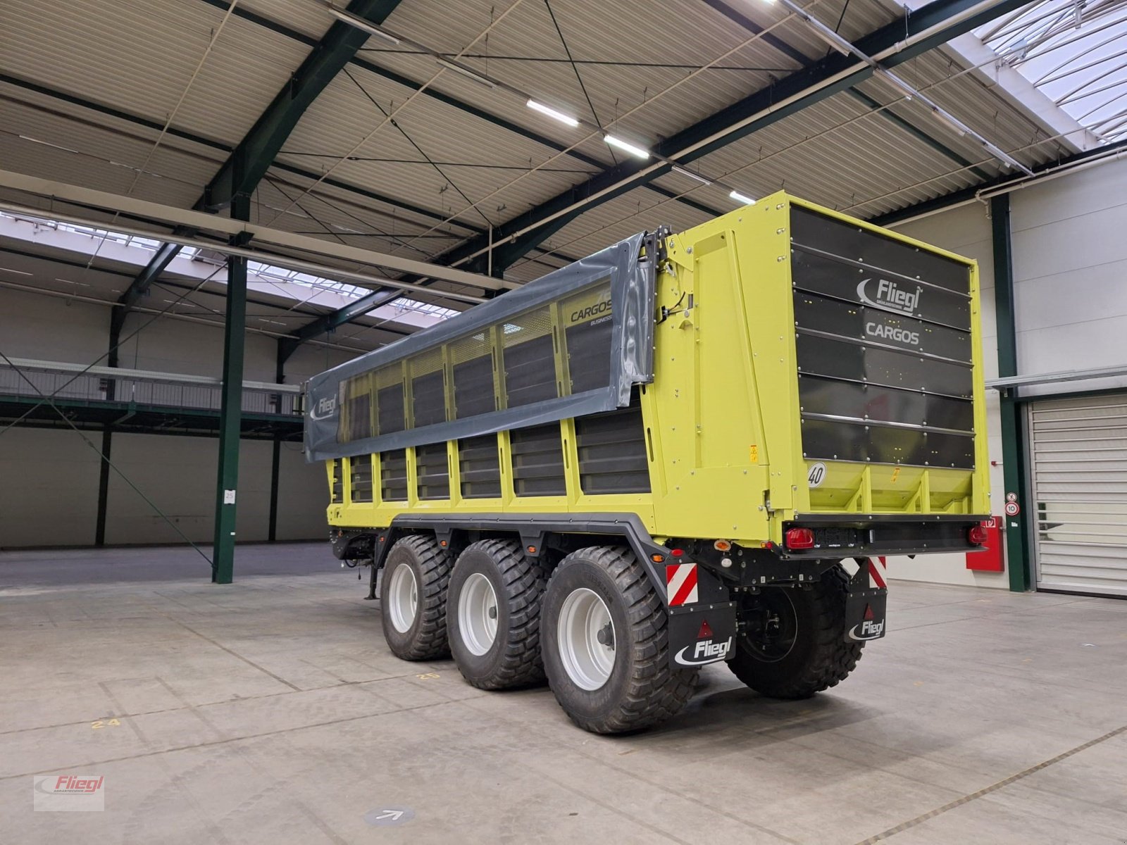 Häcksel Transportwagen des Typs Fliegl CARGOS HTW760Business-Tridem, Gebrauchtmaschine in Kirchdorf bei Haag (Oberbayern) (Bild 2)