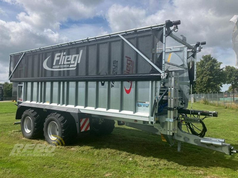 Häcksel Transportwagen des Typs Fliegl GIGANT ASW 281 TAURUS FOX, Neumaschine in Dätgen