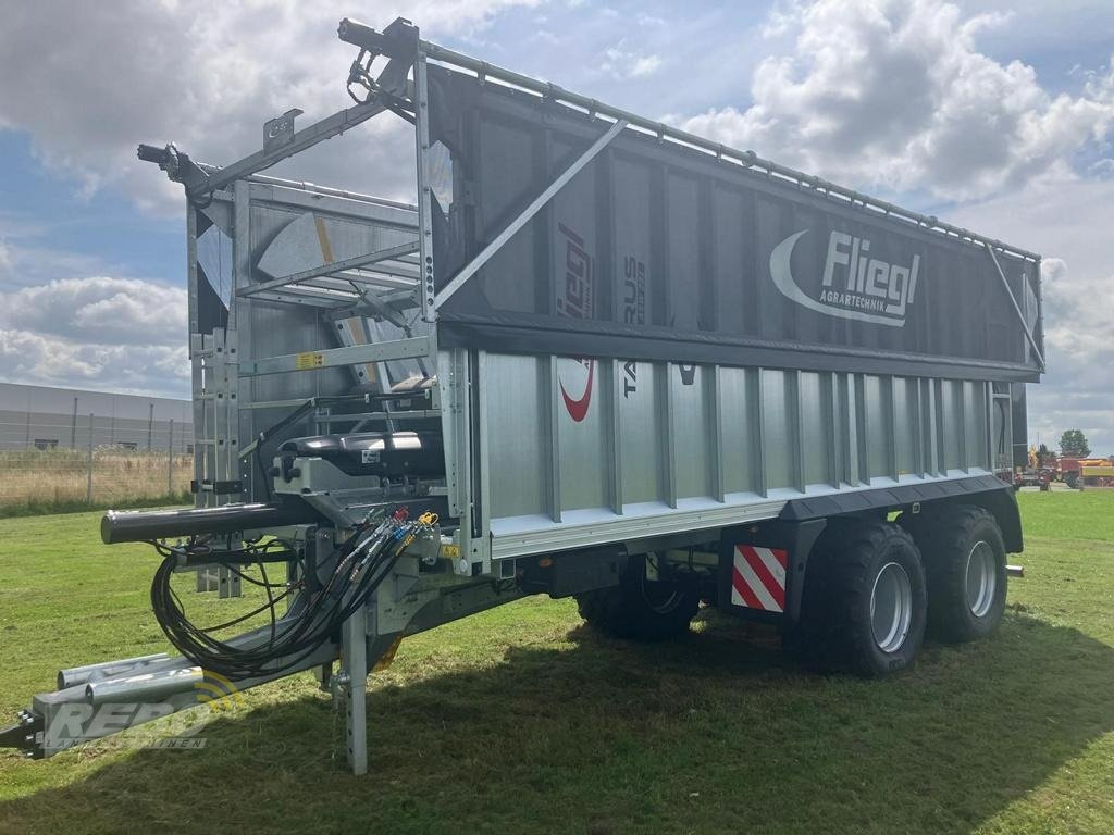 Häcksel Transportwagen des Typs Fliegl GIGANT ASW 281 TAURUS FOX, Neumaschine in Dätgen (Bild 3)