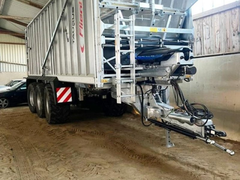 Häcksel Transportwagen typu Fliegl gigant asw 391 taurus fox abschiebewagen, Gebrauchtmaschine v SANKT MARIENKIRCHEN BEI SCHÄRDING (Obrázok 1)