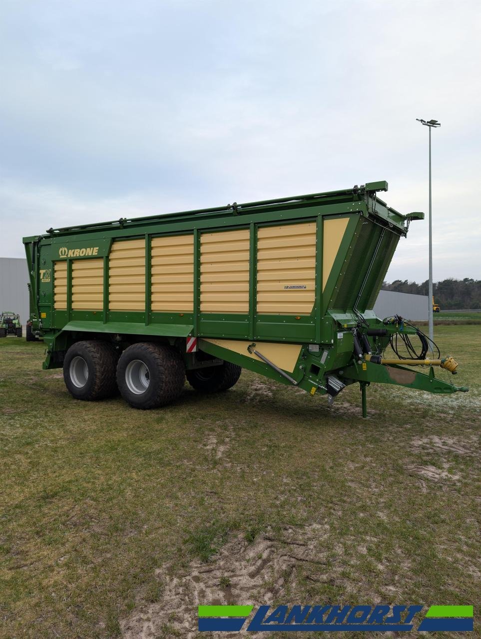 Häcksel Transportwagen des Typs Krone TX 460 D, Neumaschine in Emsbüren (Bild 1)