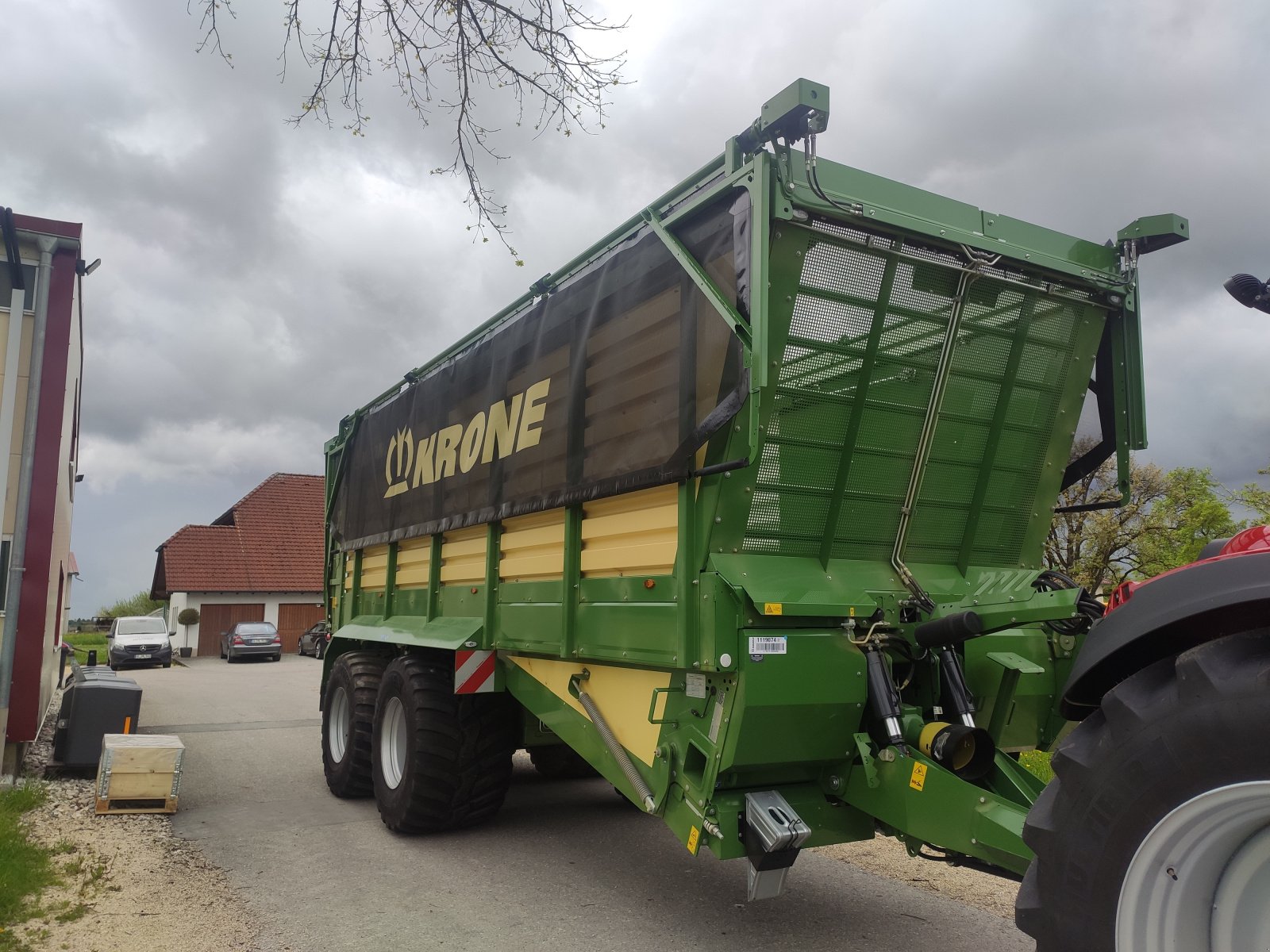 Häcksel Transportwagen del tipo Krone TX 460, Neumaschine en Altbierlingen (Imagen 1)