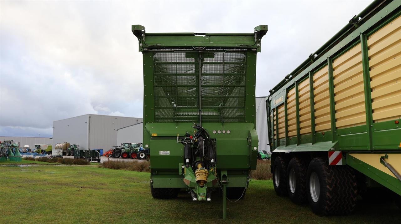 Häcksel Transportwagen of the type Krone TX 560 D, Neumaschine in Emsbüren (Picture 4)