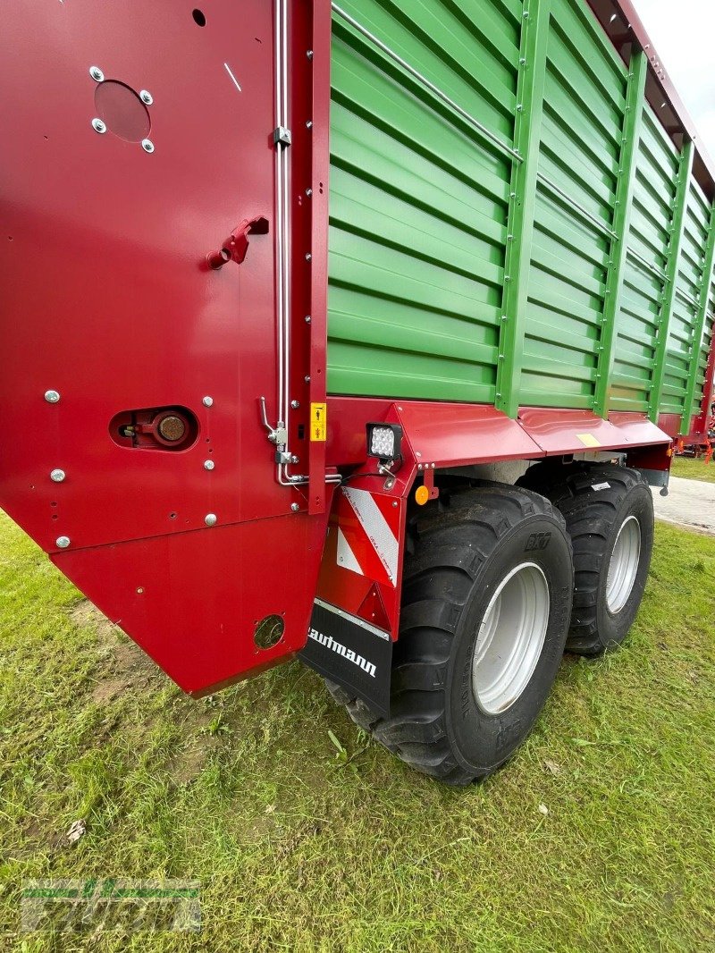 Häcksel Transportwagen des Typs Strautmann Giga-Trailer 400, Neumaschine in Kanzach (Bild 10)