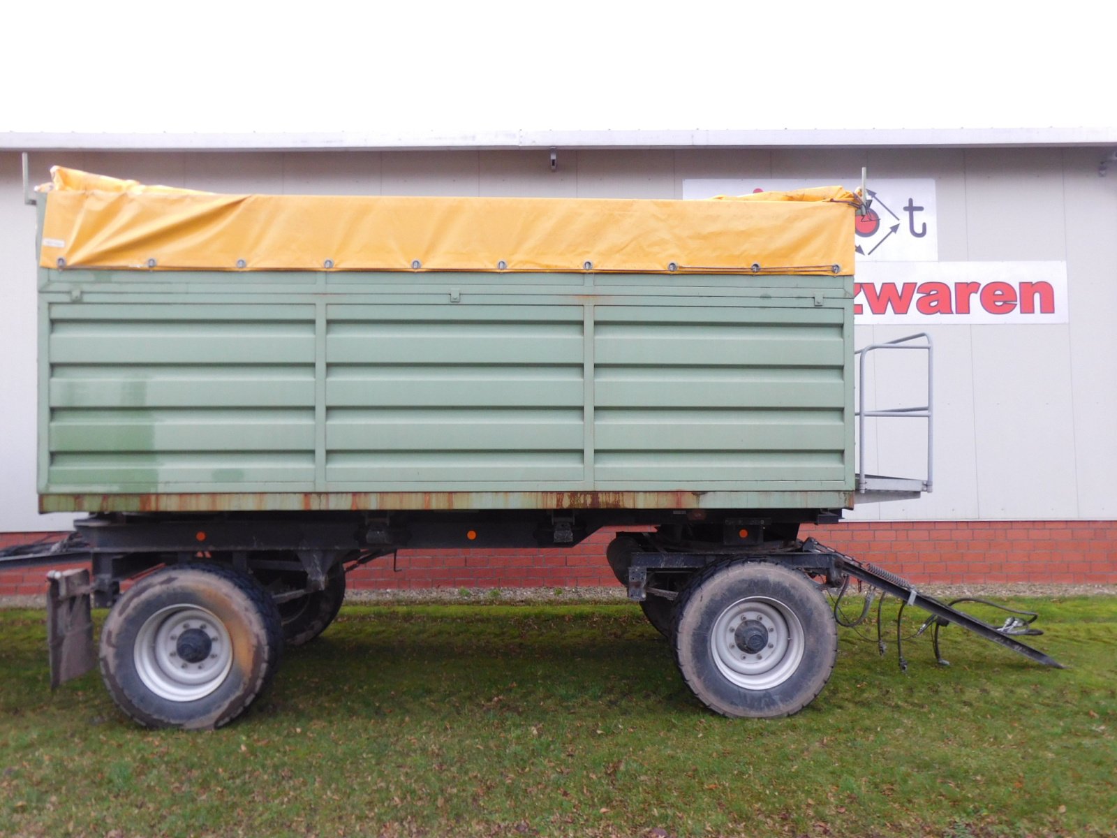 Häckselwagen of the type Fortschritt SMLA 16.40 Häckselwagen 16 to. Zweiseitenkipper Universalaufbau mit Plane, wie HW 80, kein Conow, Gebrauchtmaschine in Wagenfeld (Picture 1)