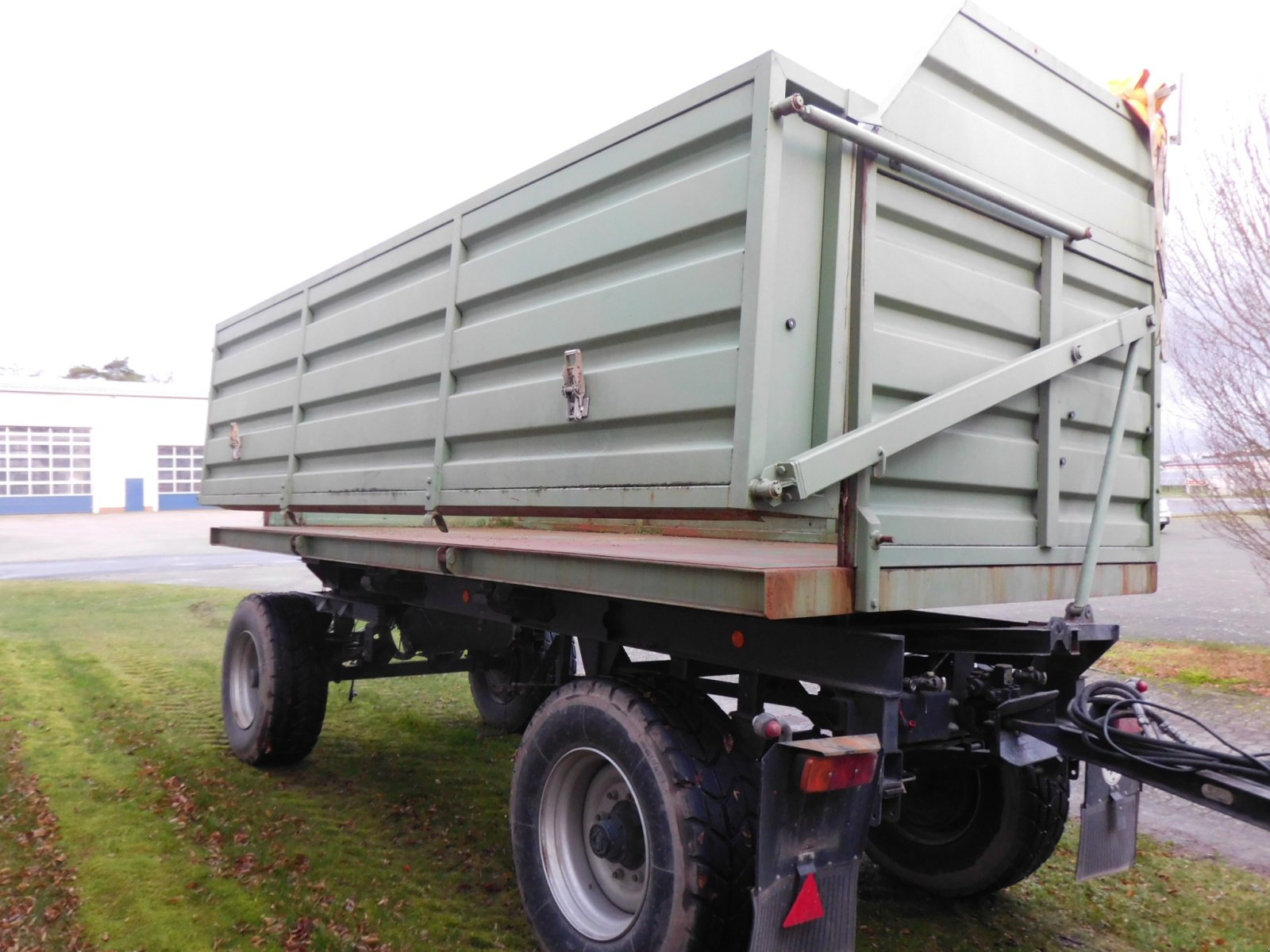 Häckselwagen of the type Fortschritt SMLA 16.40 Häckselwagen 16 to. Zweiseitenkipper Universalaufbau mit Plane, wie HW 80, kein Conow, Gebrauchtmaschine in Wagenfeld (Picture 5)