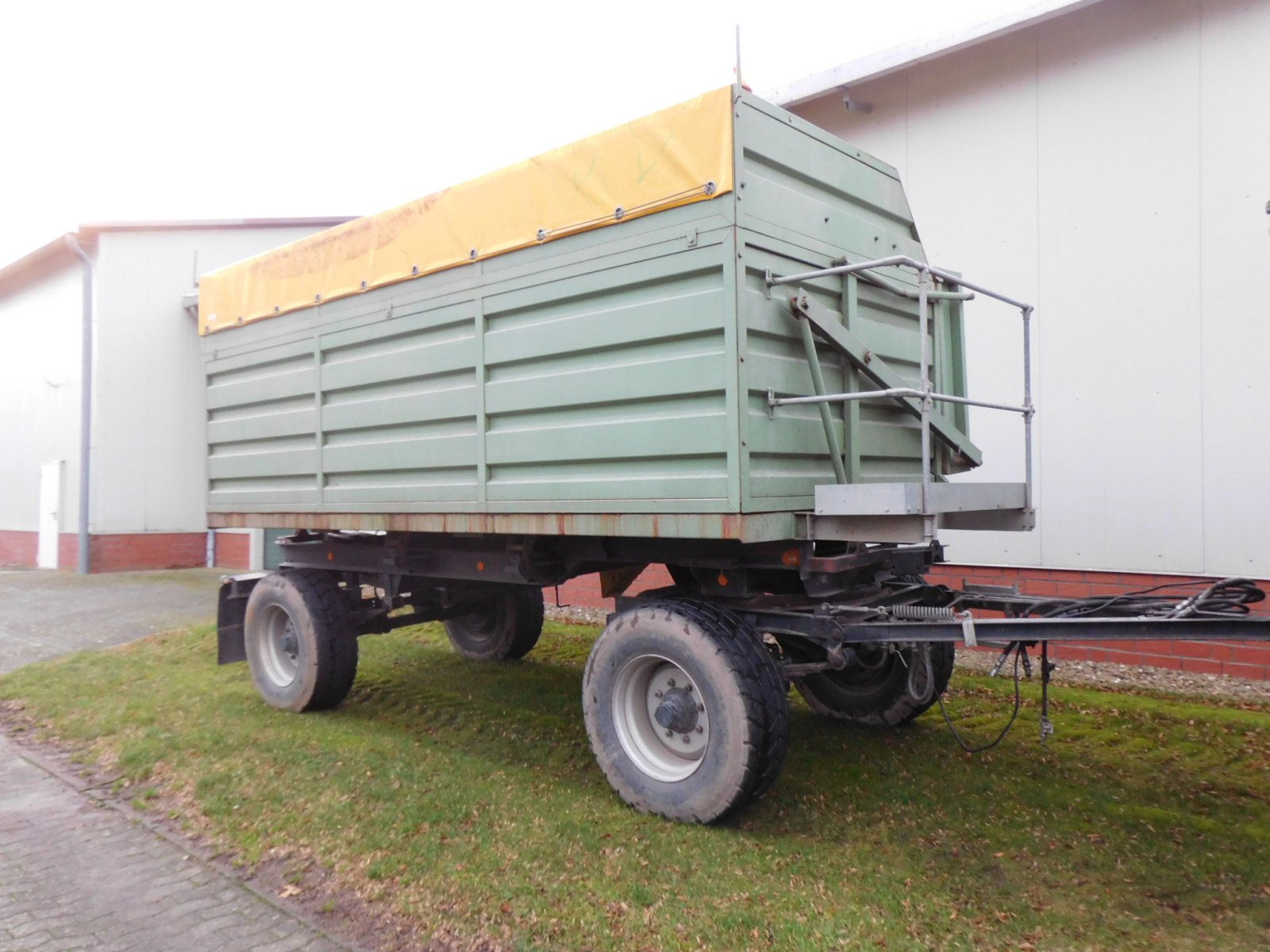 Häckselwagen of the type Sieversdorfer SMLA 16.40 Häckselwagen 16 to. Zweiseitenkipper Universalaufbau mit Plane, wie HW 80, kein Conow, Gebrauchtmaschine in Wagenfeld (Picture 1)