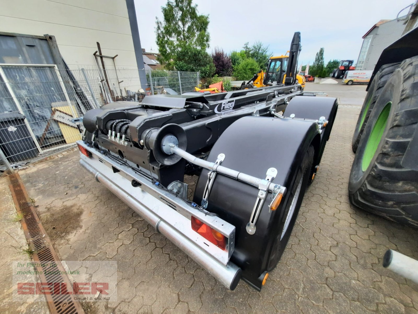 Hakenwagen typu Fliegl HKL 18 Tandem, Neumaschine v Ansbach (Obrázok 4)