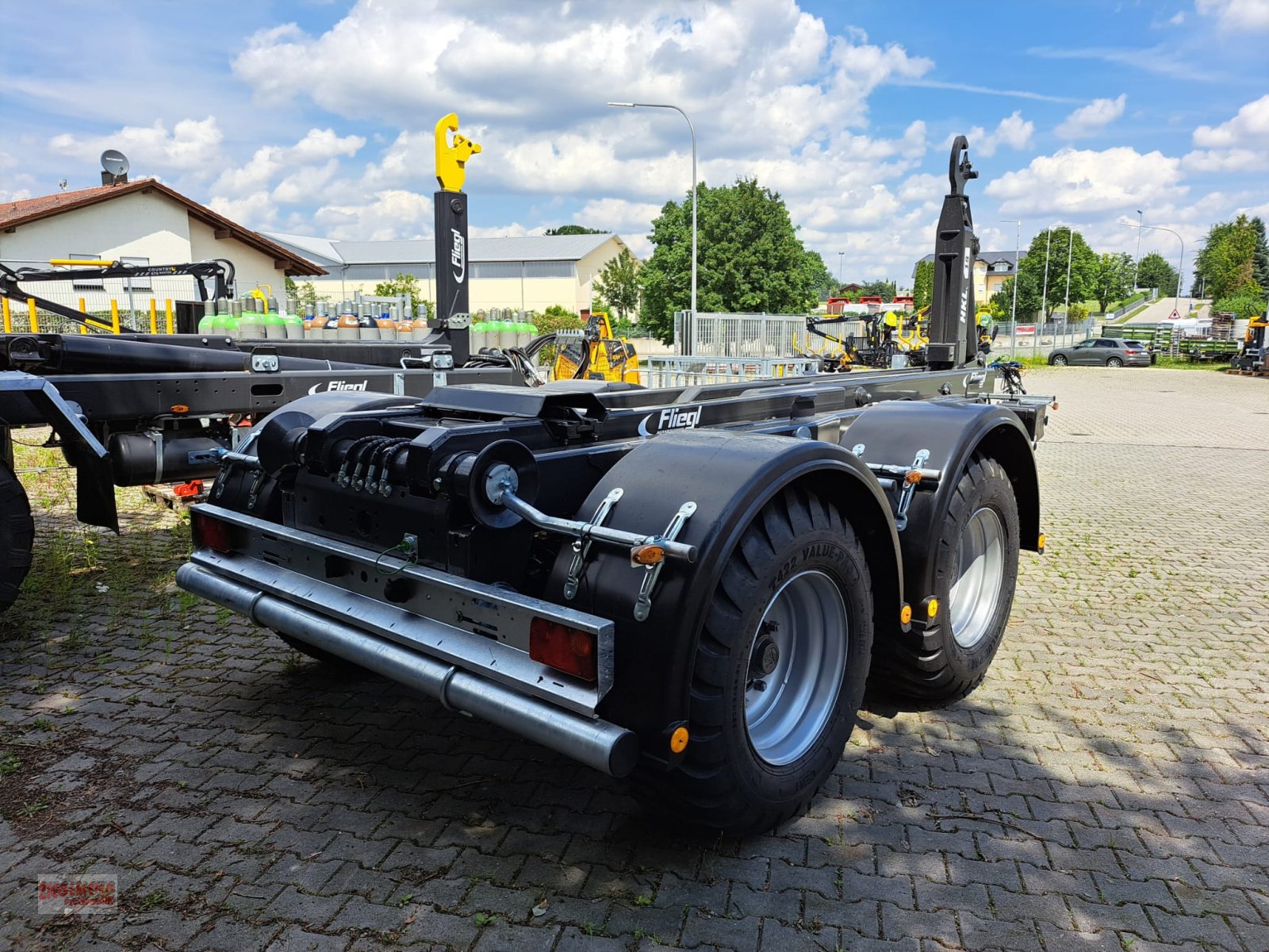 Hakenwagen van het type Fliegl HKL 18, Neumaschine in Rottenburg a.d. Laaber (Foto 5)