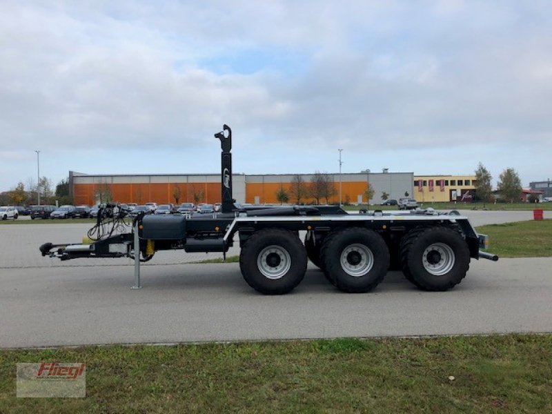 Hakenwagen van het type Fliegl HKL 29, Neumaschine in Mühldorf (Foto 4)