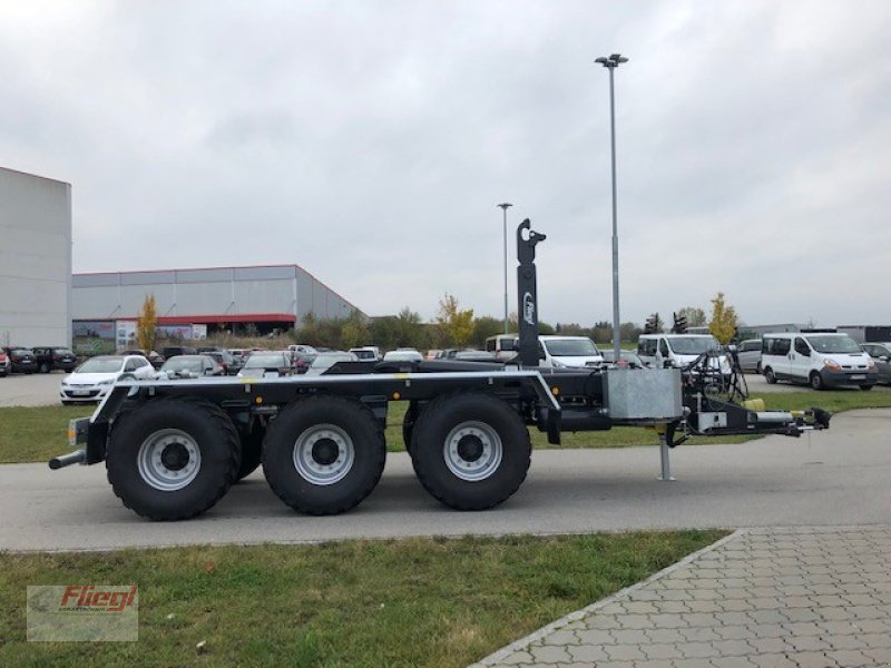 Hakenwagen van het type Fliegl HKL 29, Neumaschine in Mühldorf (Foto 10)